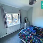 Quiet Townhouse - 5 Minutes From City Centre